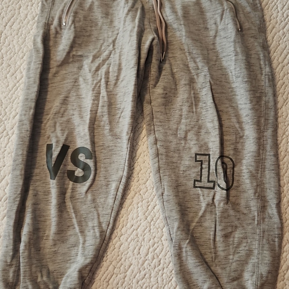 Victoria's Secret Loungewear Long Sleeve Top And Cropped Sweatpant Joggers Set - Picture 7 of 12